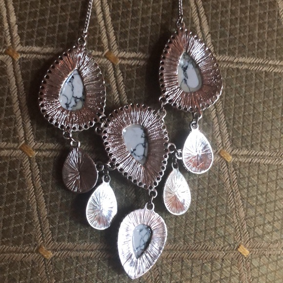 Faux Marble-Look Necklace - Picture 4 of 5